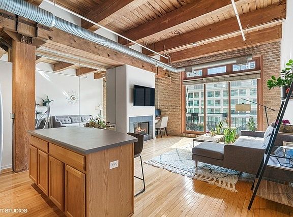 5th image of 360 W Illinois St APT 427