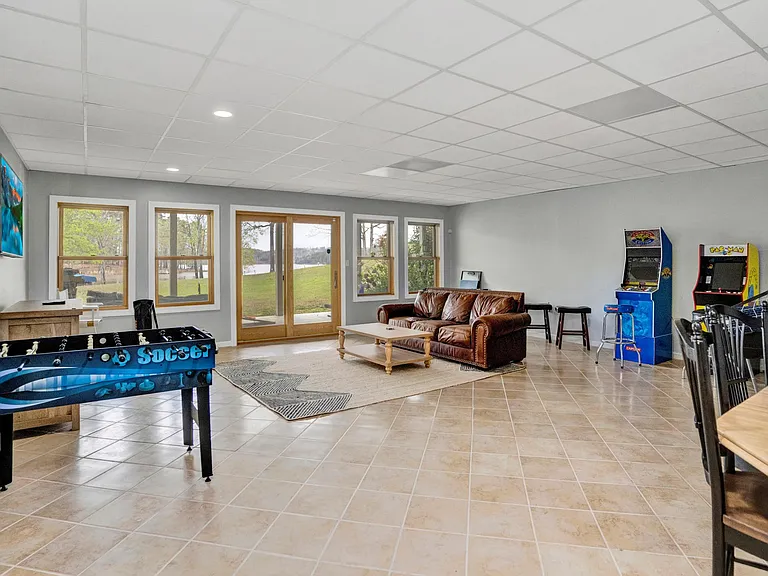 218 Long Island Dr — Photo 35