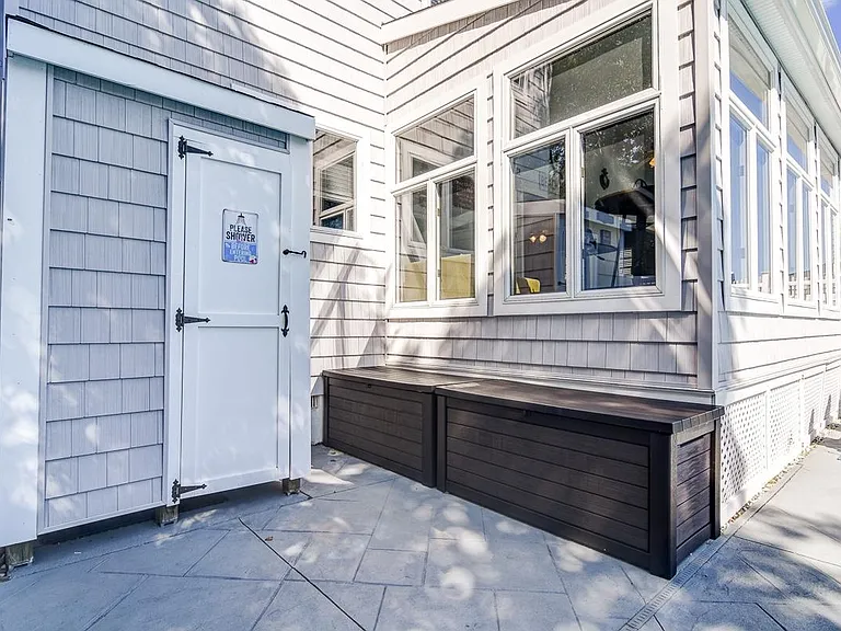 208 New York Ave — Photo 14