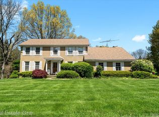 1945 Bamby Ln, Milford, MI