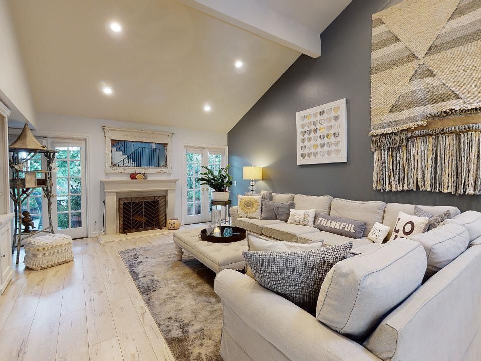 1st image of 2961 Winding Ln