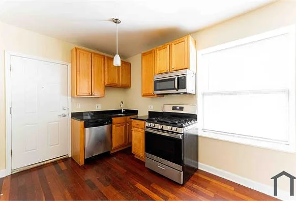 2 bed, $1,795 — Photo 2