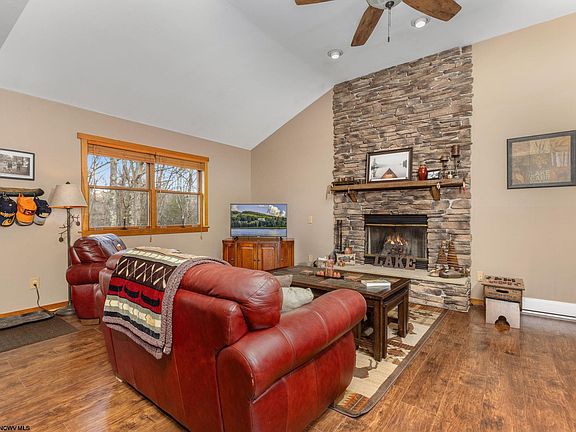 4th image of 597 Pine Dr