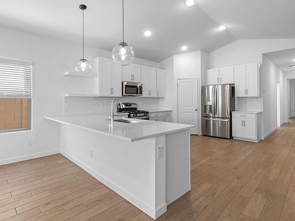5th image of 7552 W Park Street