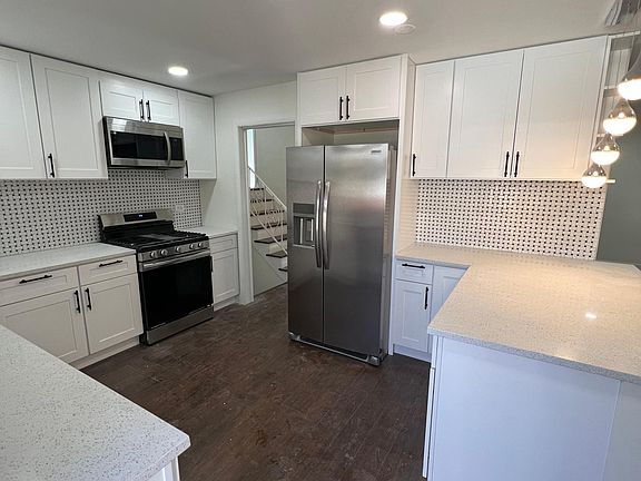 4th image of 927 Leamington Ave