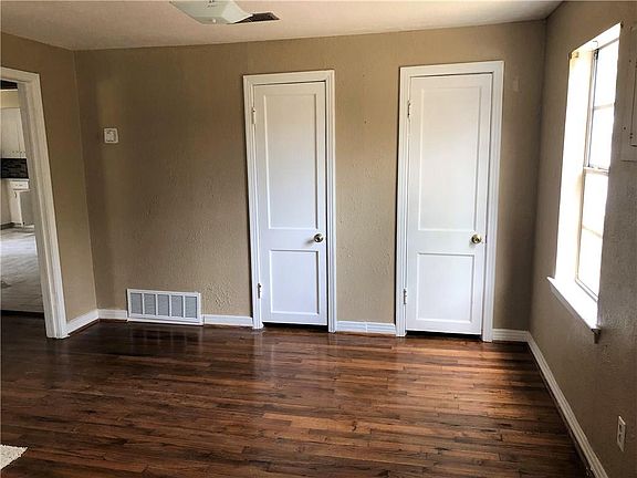 5th image of 4017 Hollis St