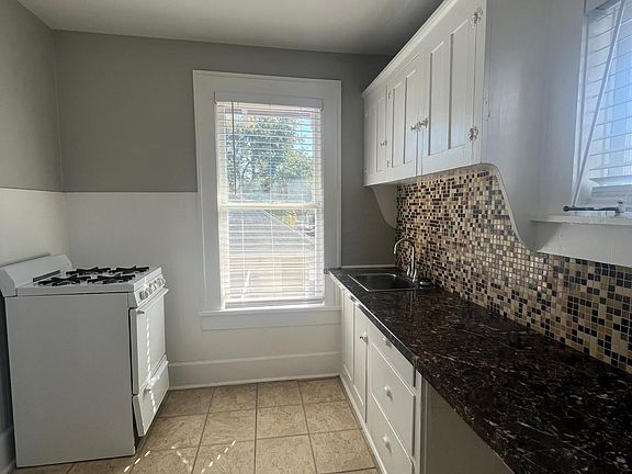 5th image of 624 1st St N APT 4