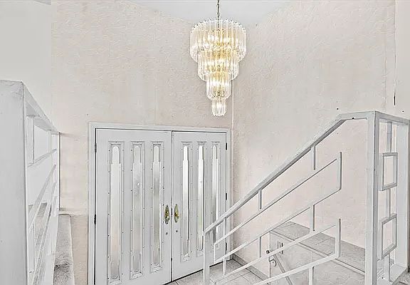 4th image of 97 Gaylord Dr S