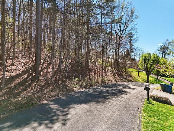 2nd image of 1720 Spring View Ln