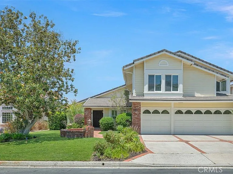 11 Pinewood Dr — Photo 2