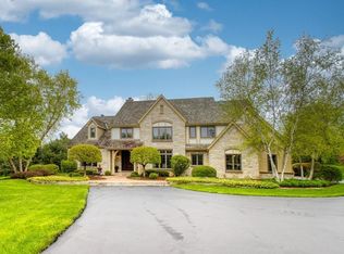7135 W Highland Ridge Dr, Mequon, WI 53092