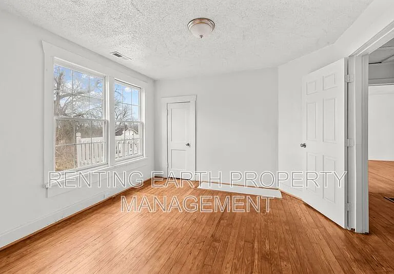 2712 24th St W — Photo 7