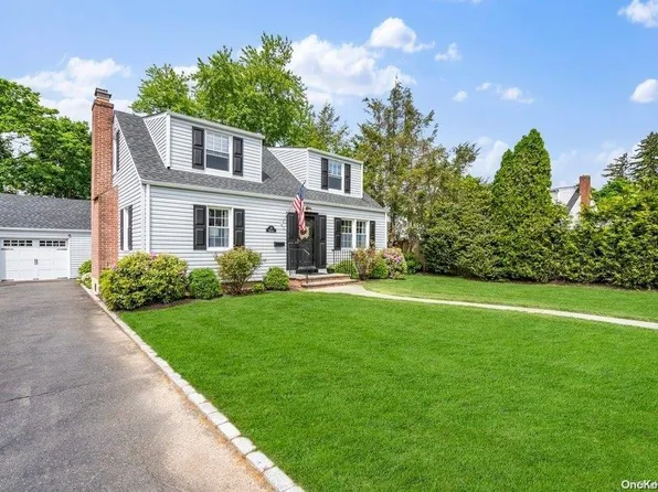 27 Le Britton Street, Locust Valley, NY 11560