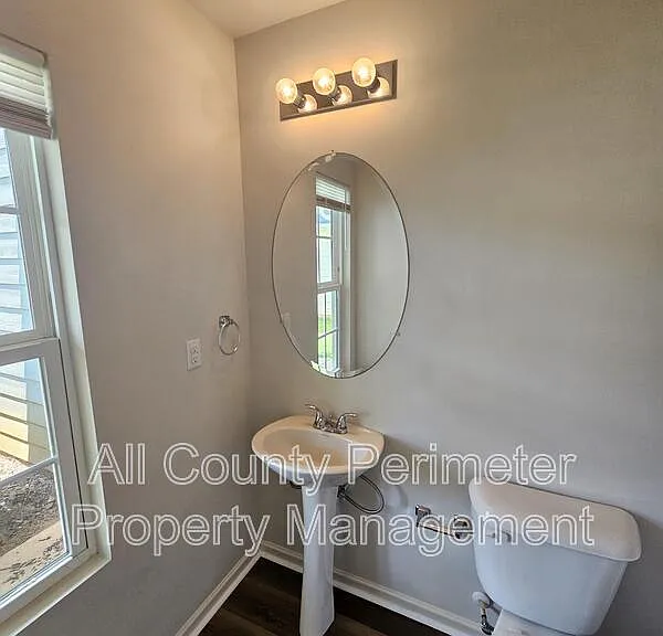316 Freeman Cir — Photo 3