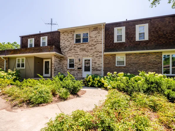 2551 Essex Ct, Saint Joseph, MI 49085