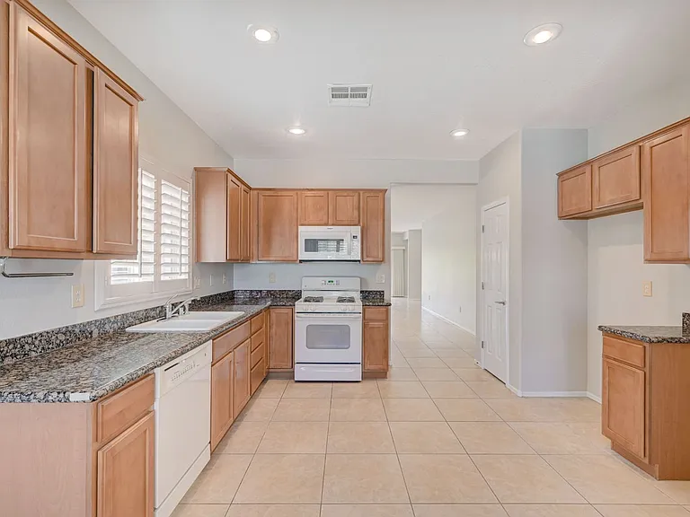 7925 Fantail Dr — Photo 16