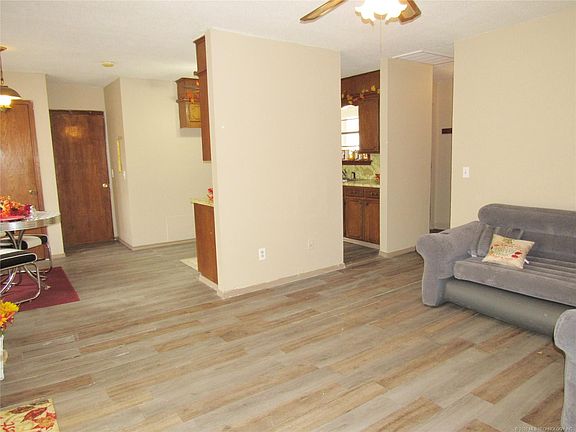 5th image of 1116 SE 15th St