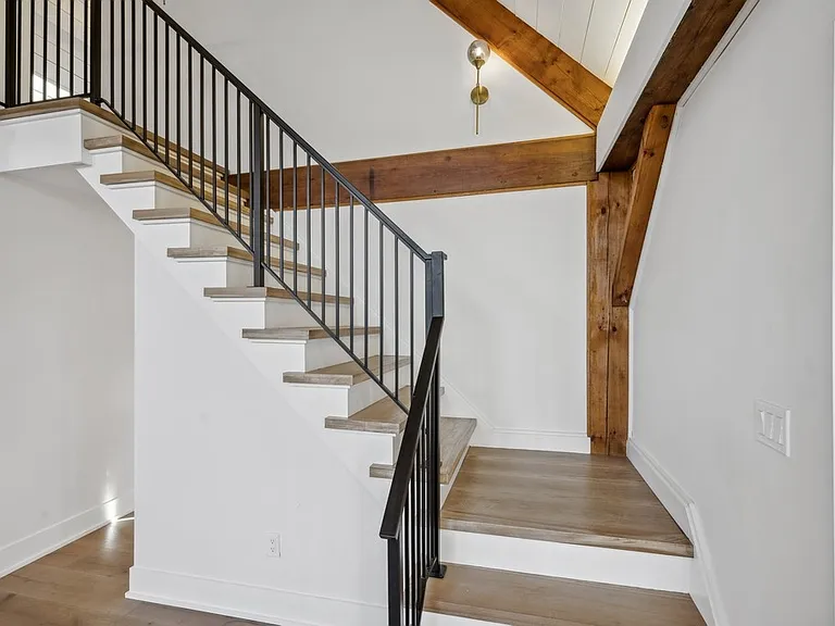 45 Sandra Rd — Photo 25