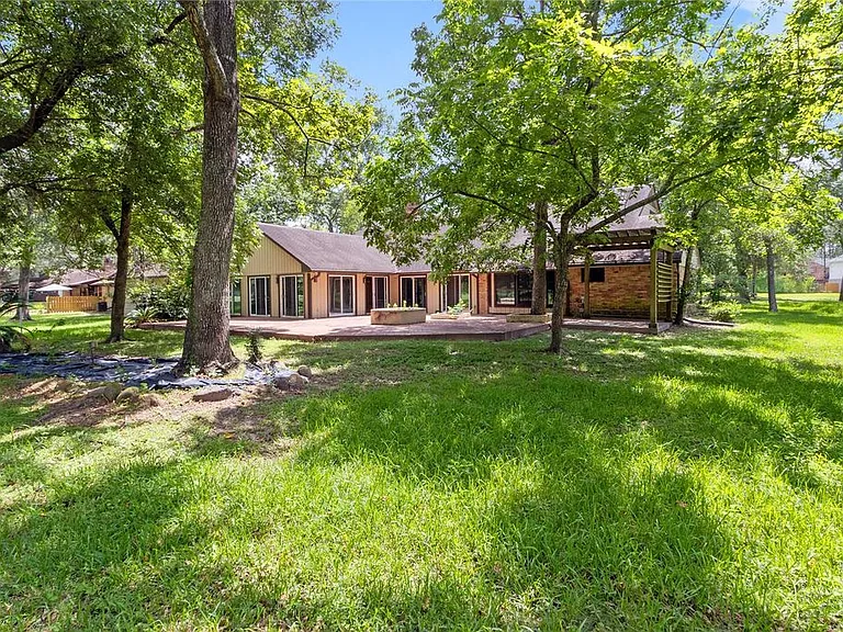 570 Roanoke Dr — Photo 24