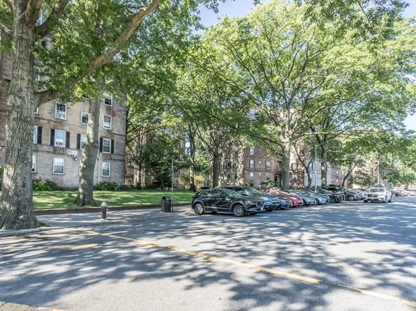 51-28 30th Avenue image 11 of 21