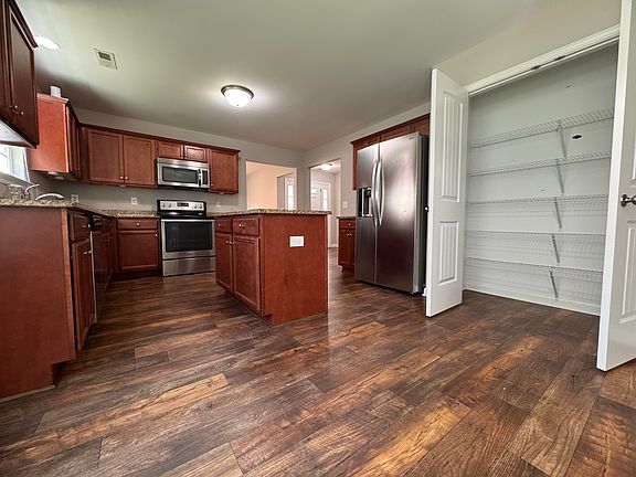 3rd image of 3686 McGinty Dr