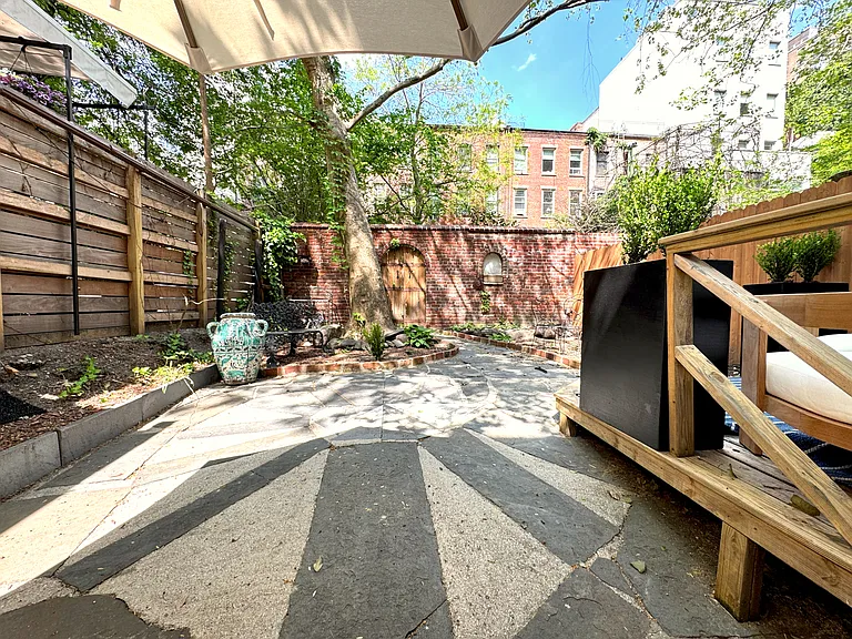 459 W 24th St #1 — Photo 11