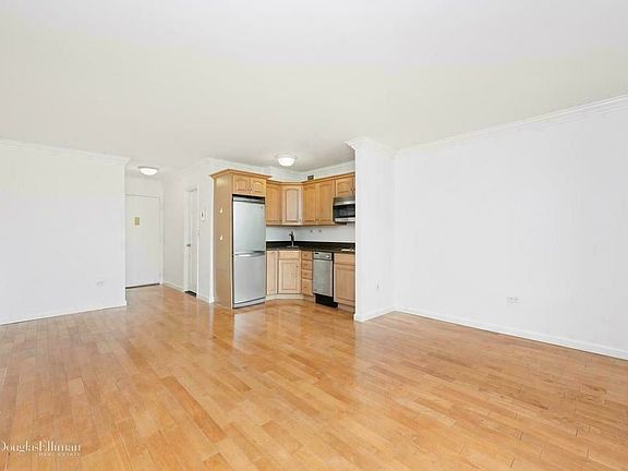 4th image of 222 W 14th St APT 11G