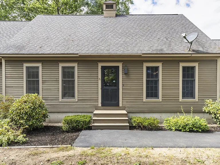 13 Andrew Ave — Photo 12