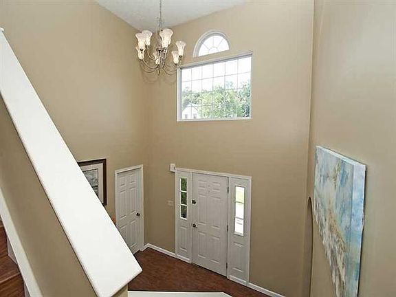 2nd image of 118 Windsor Ct