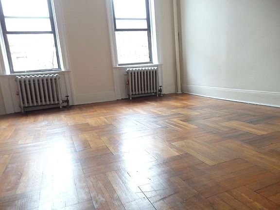 3rd image of 502 W 47th St APT 3W