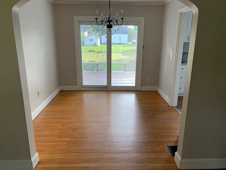 2590 E Burnett Ave — Photo 24