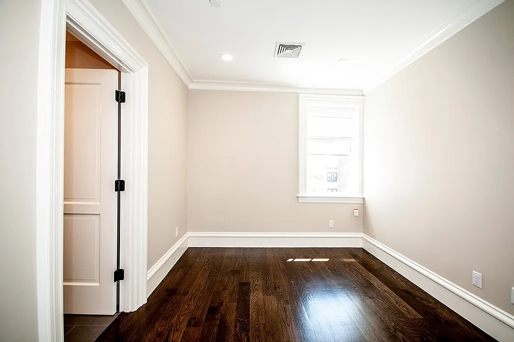 4 bed, 4.5 bath, 2100 sqft, $8,500 — Photo 2