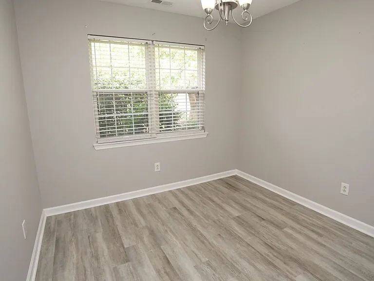 103 Eastgate Dr — Photo 9