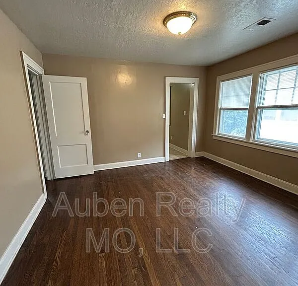 5405 Harrison St #2F — Photo 5