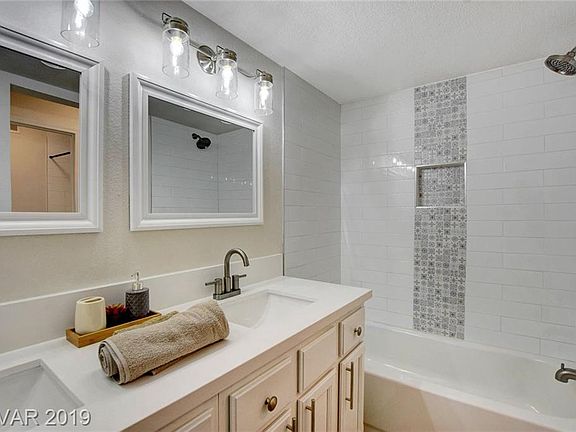 4th image of 6936 Creekside Ln