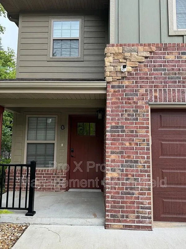 3 bed, 2.5 bath, 1460 sqft, $1,525 — Photo 3
