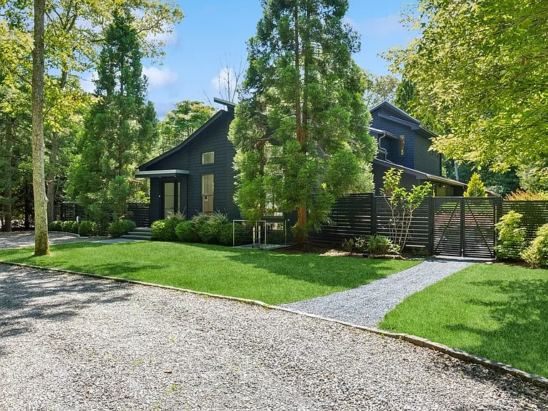 10 High Point Rd — Photo 2