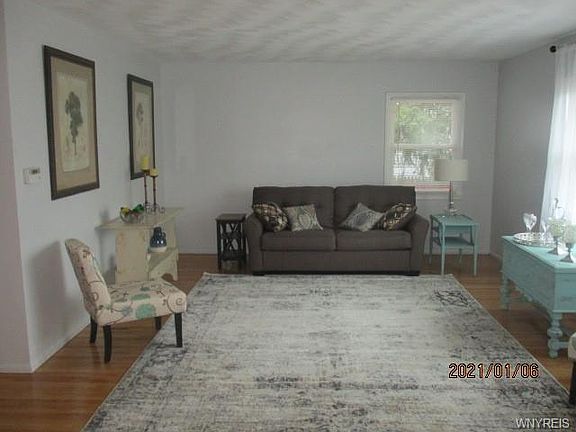3rd image of 533 University Ave