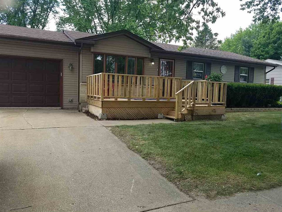2nd image of 2123 Devon Ave