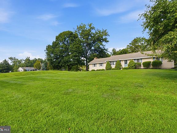 3rd image of 7 Morningside Dr