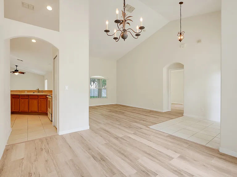 12900 Cloverdale Ln — Photo 8