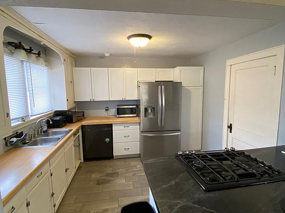 3rd image of 1014 N Broadway St