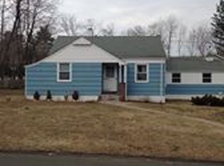25 Garrecht Ln, Pearl River, NY 10965