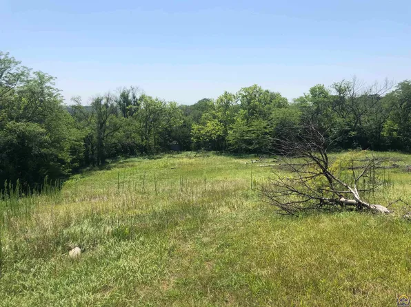 417 E 4th St, Onaga, KS 66521