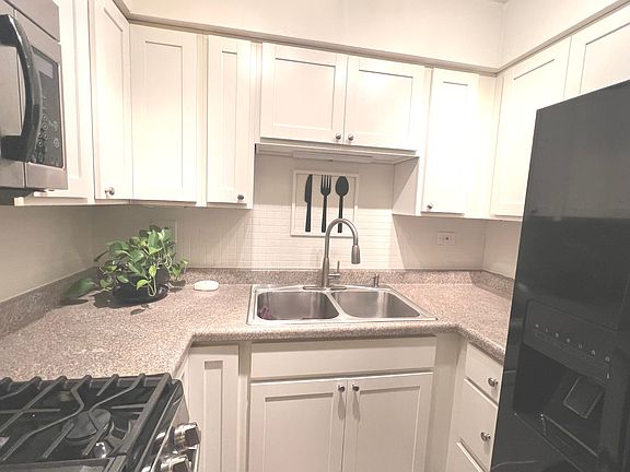 4th image of 1040 Hirsch Blvd APT 101