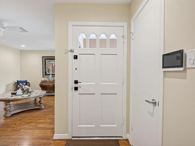 11230 Huggins Dr — Photo 4