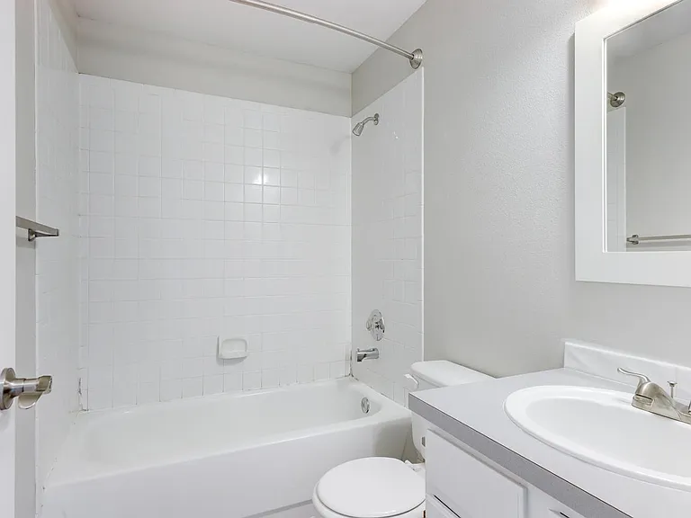7838 W Prince St — Photo 14