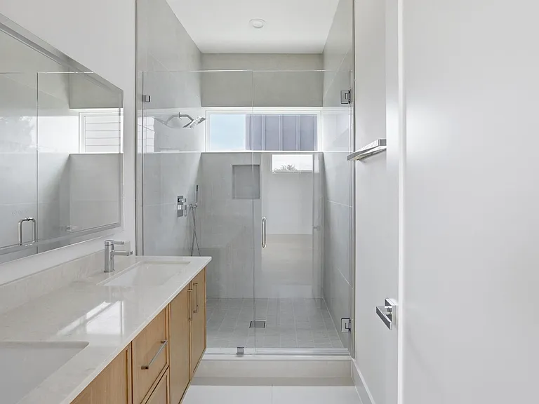 4605 Belmont Ave #202 — Photo 23