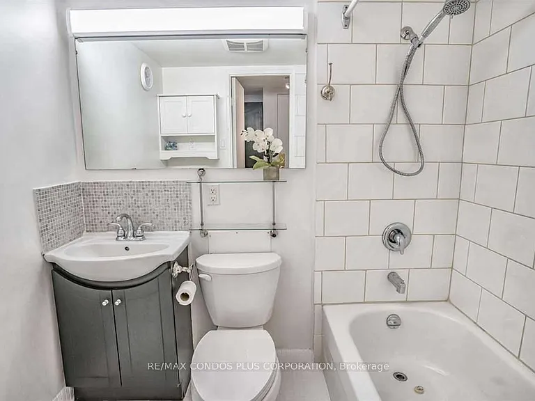 720 Spadina Ave #1011 — Photo 12