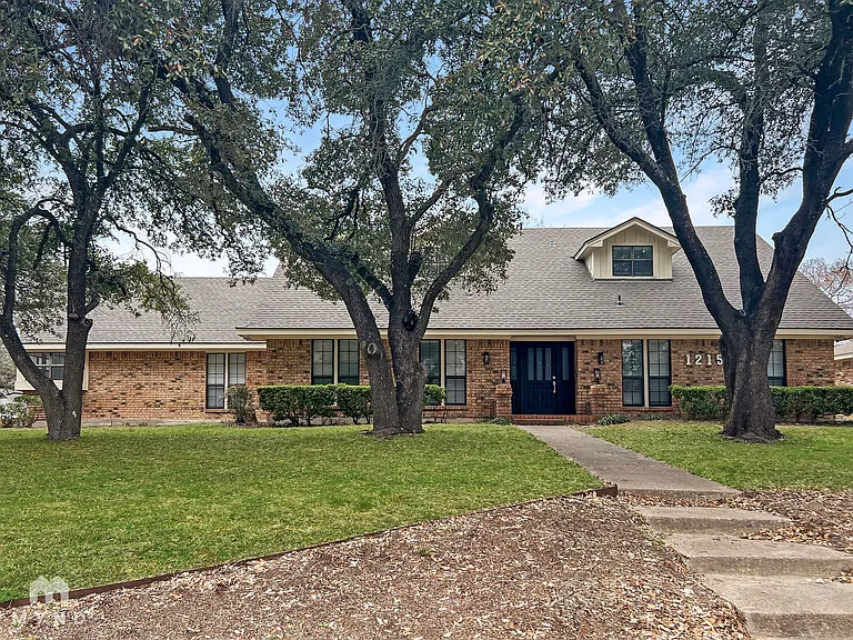 1215 Spring Lake Dr — Photo 37